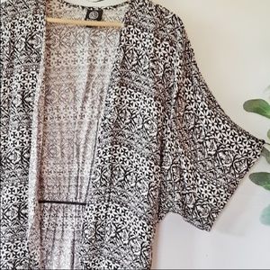 Bobeau Black White Multi Print Kimono size Small